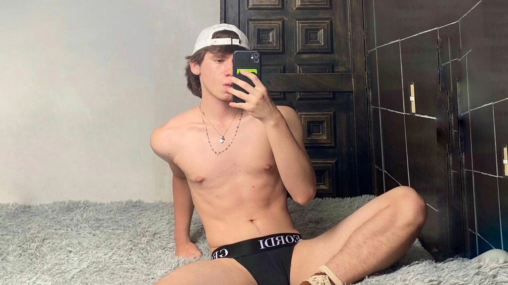 SebastianQuesada live cam model at LiveJasmin