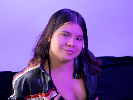 Chat with ElaraBlake