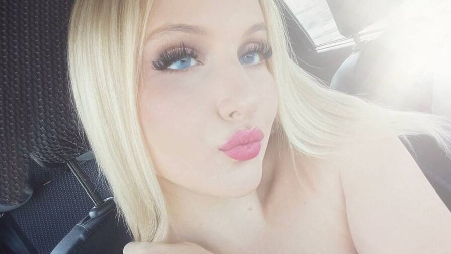 SixtaCola's Live Nude Chat