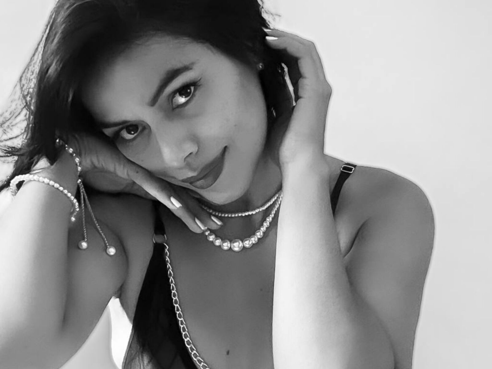 Live cam for PerlaMoonroe