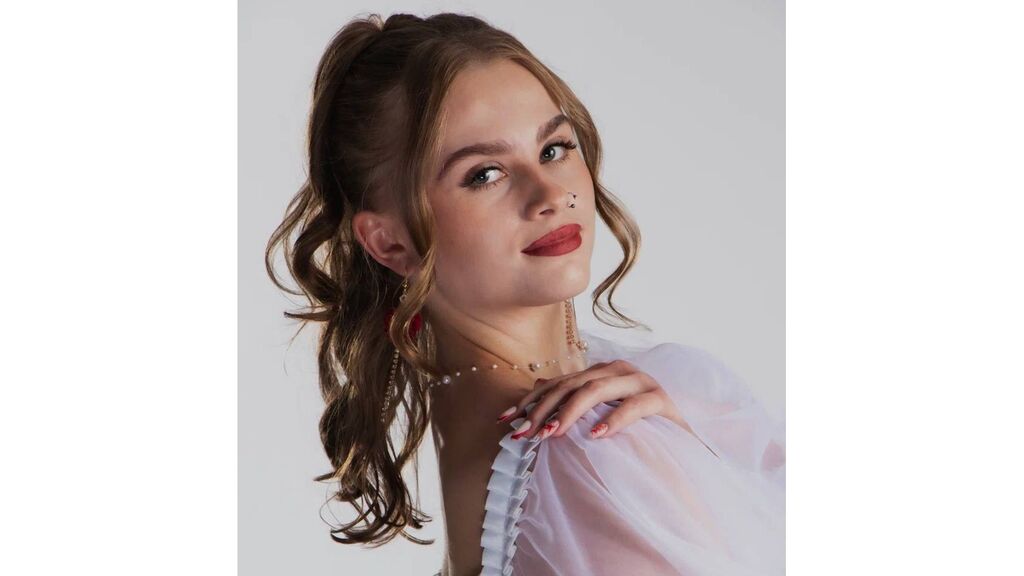 Watch SharriLangolf live on cam at LiveJasmin