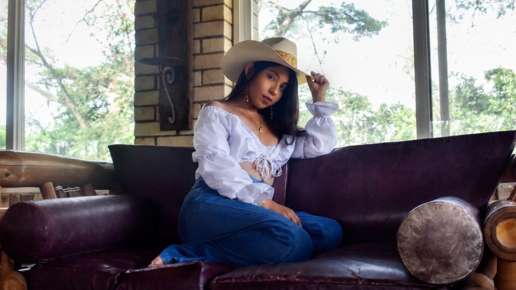 NathalyRosse cover