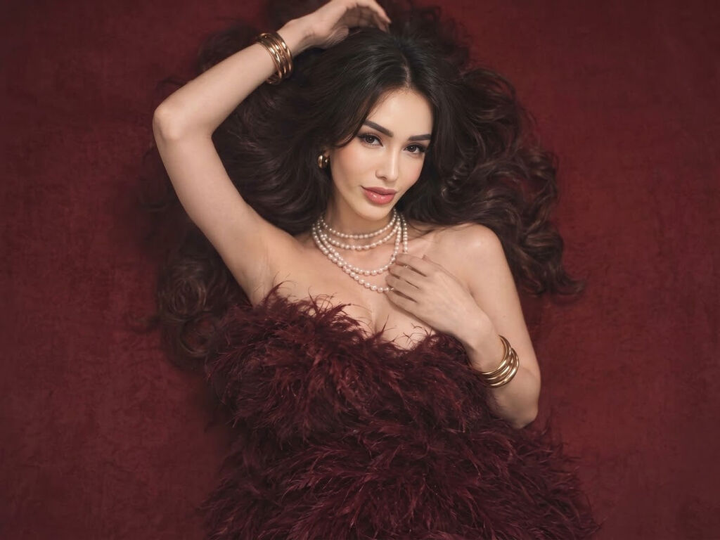 YasmineFruahwald trans video chat image