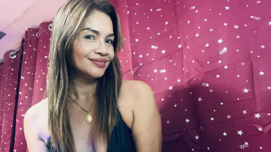 Chat with CameronLeah live on AsianCamModels.com