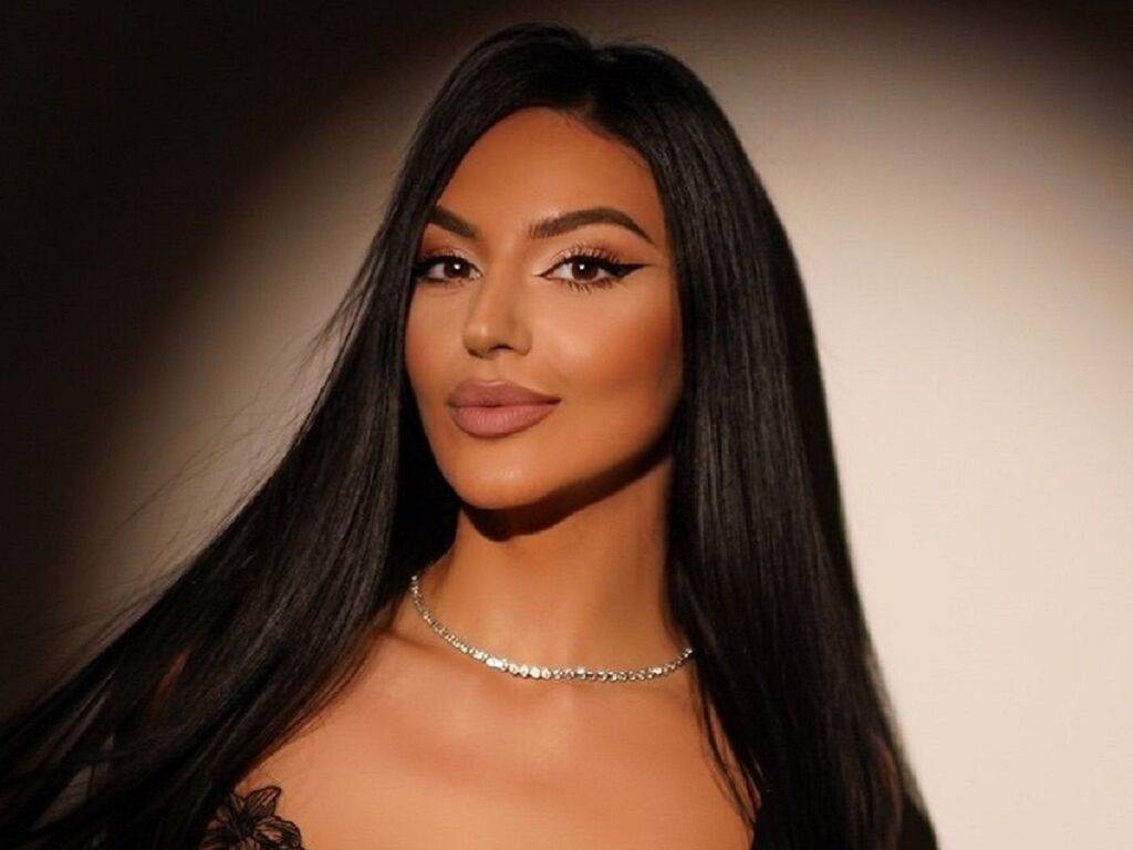 IzaBelle – webcam model profile photo