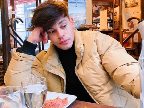 Chat with ElliotRose
