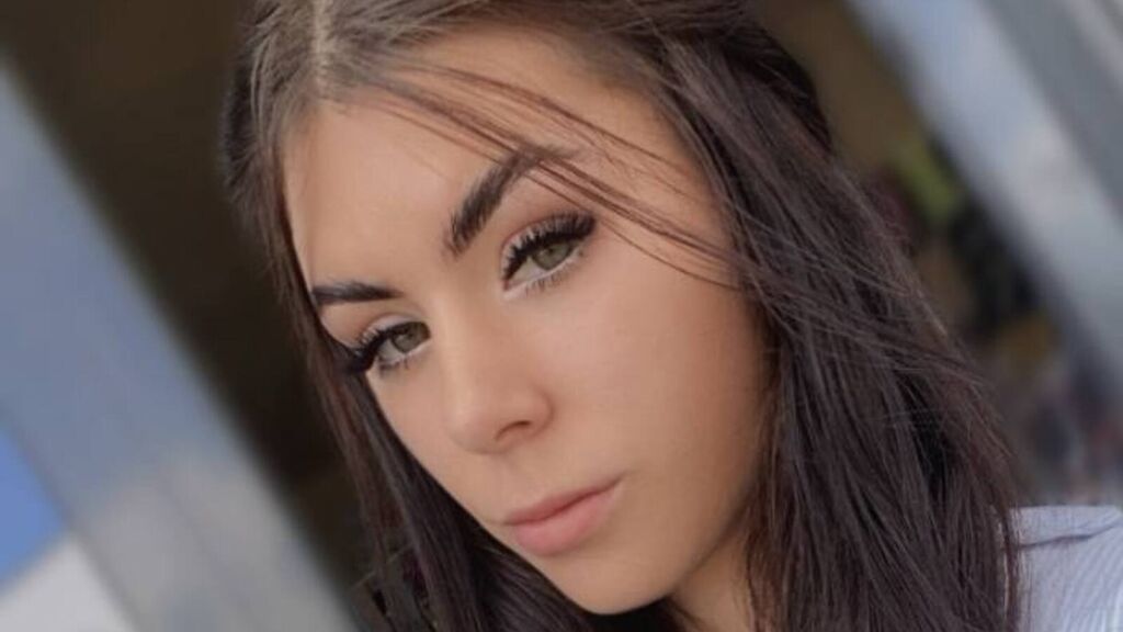Live Chat with MellieKastor on LiveJasmin