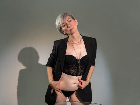 Chat with BellaMontclaire