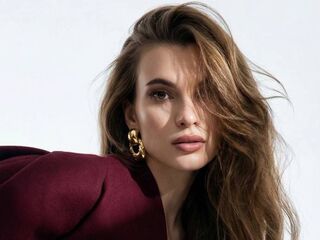 18 skinny white female brown hair brown eyes LizetteTagg chat room