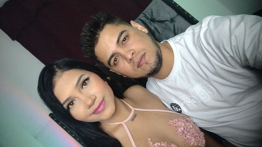 Watch MariaAndCarlo live on Live Cams