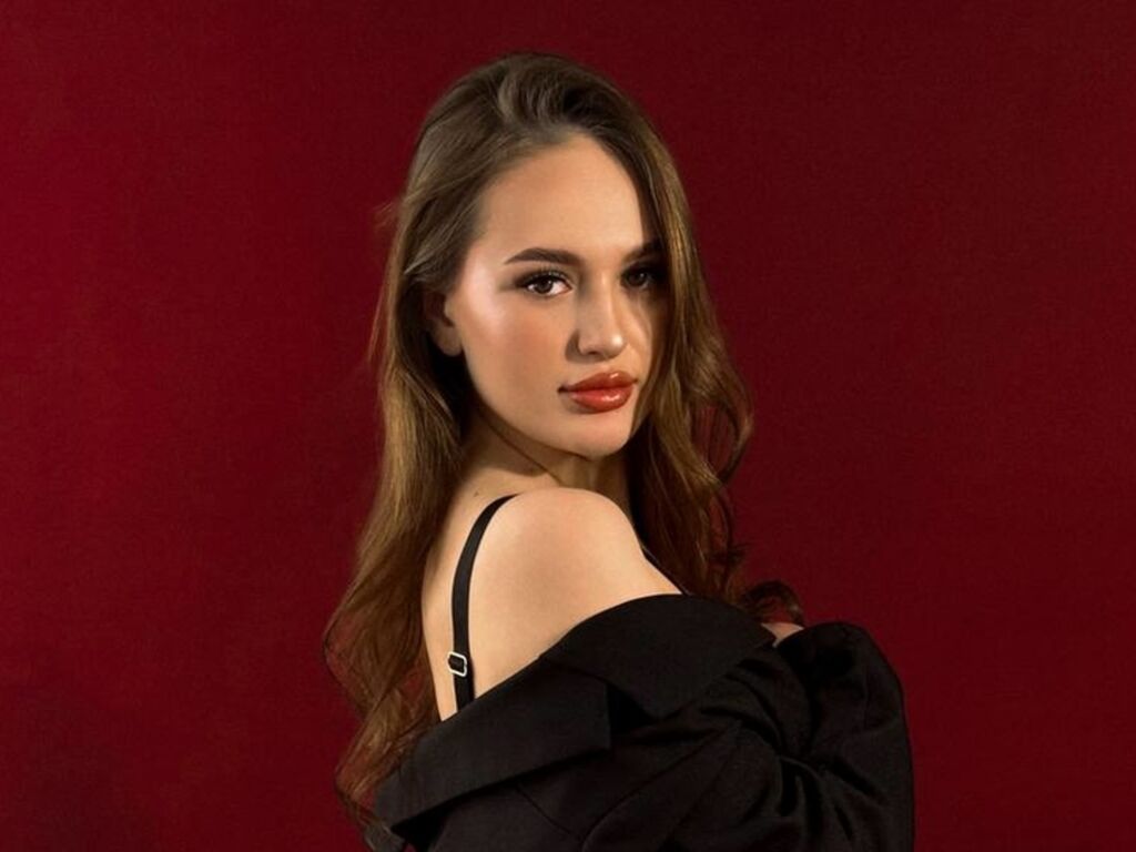 VitaCrown live performer profile picture