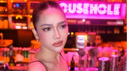 MiraMoxie's chat room