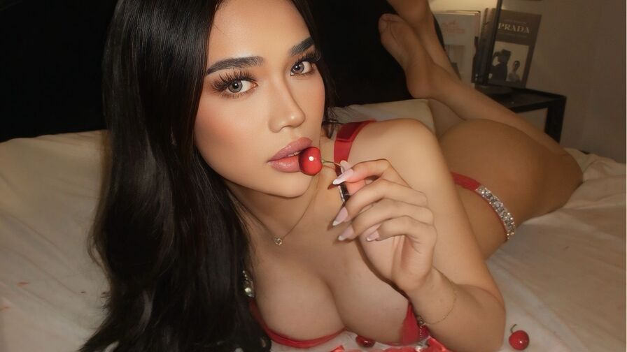 Watch MiraMoxie live on E-Chat