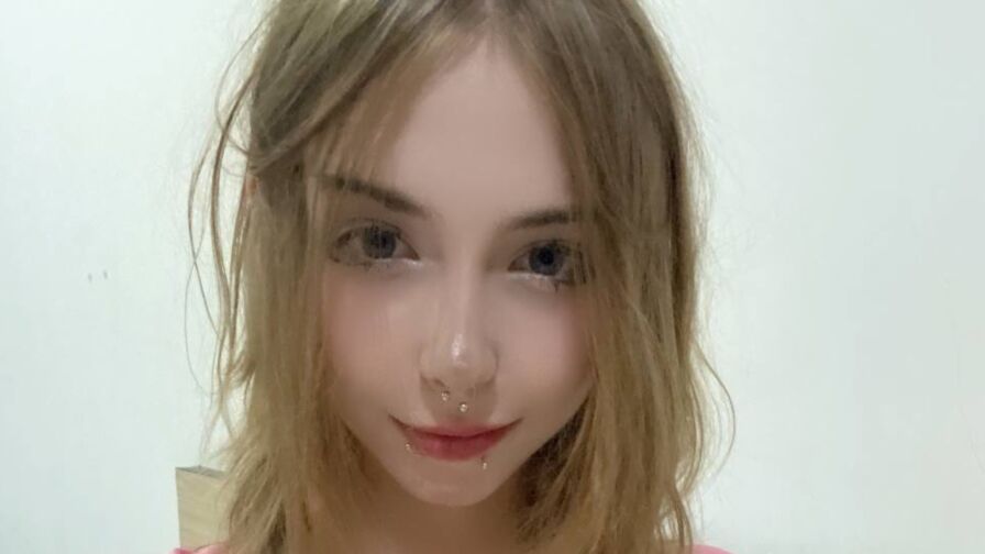 Watch DaniGlow live on jobsporn.net