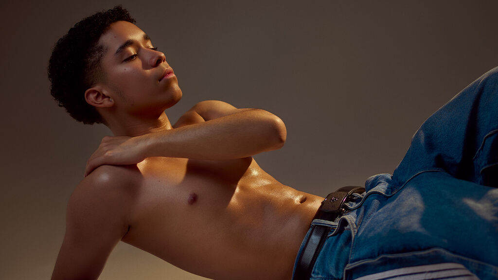 CyrusRoyal live cam on UnifiedCams