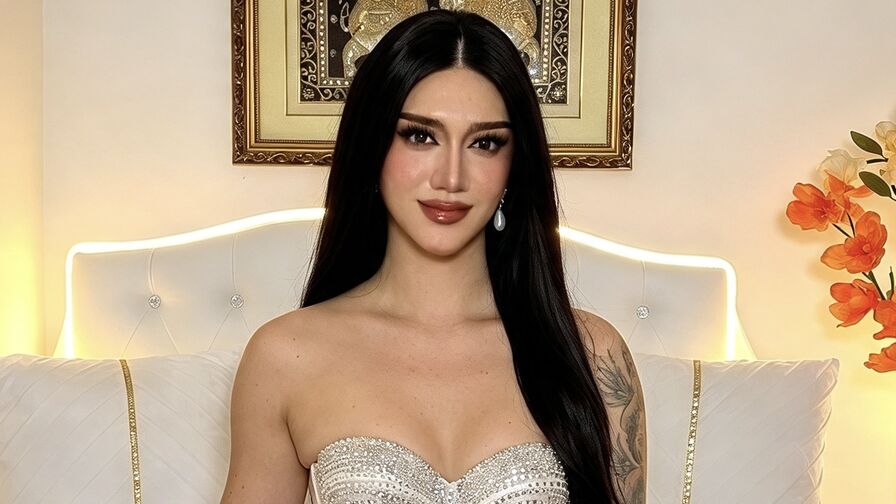 Watch MonicaElaris live on PORNOGIF
