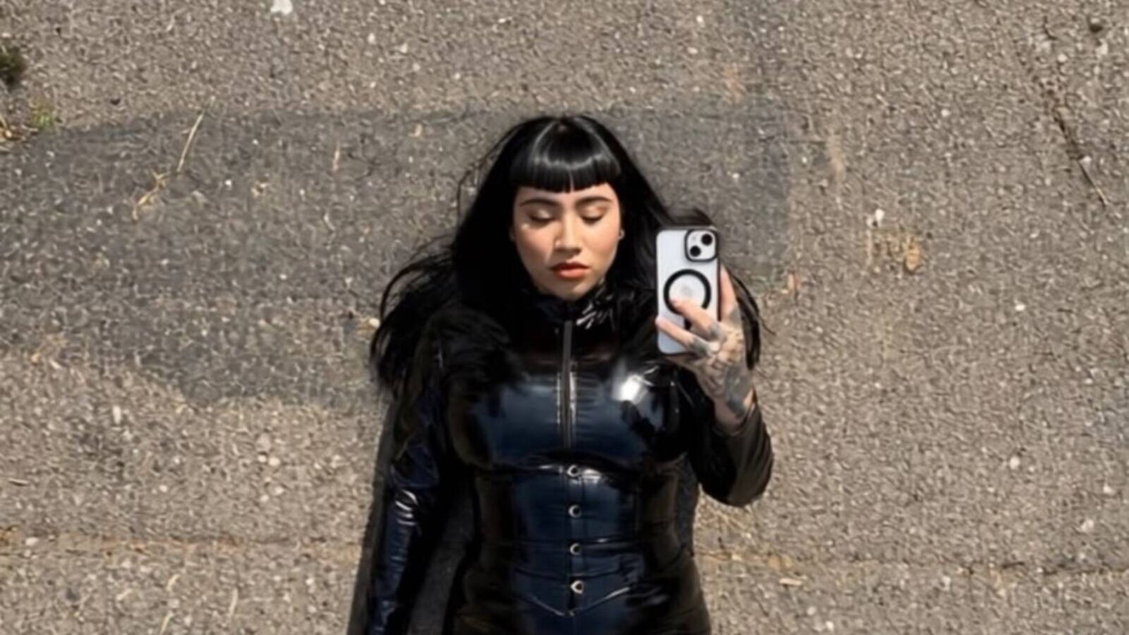 JessMinx glamour portrait