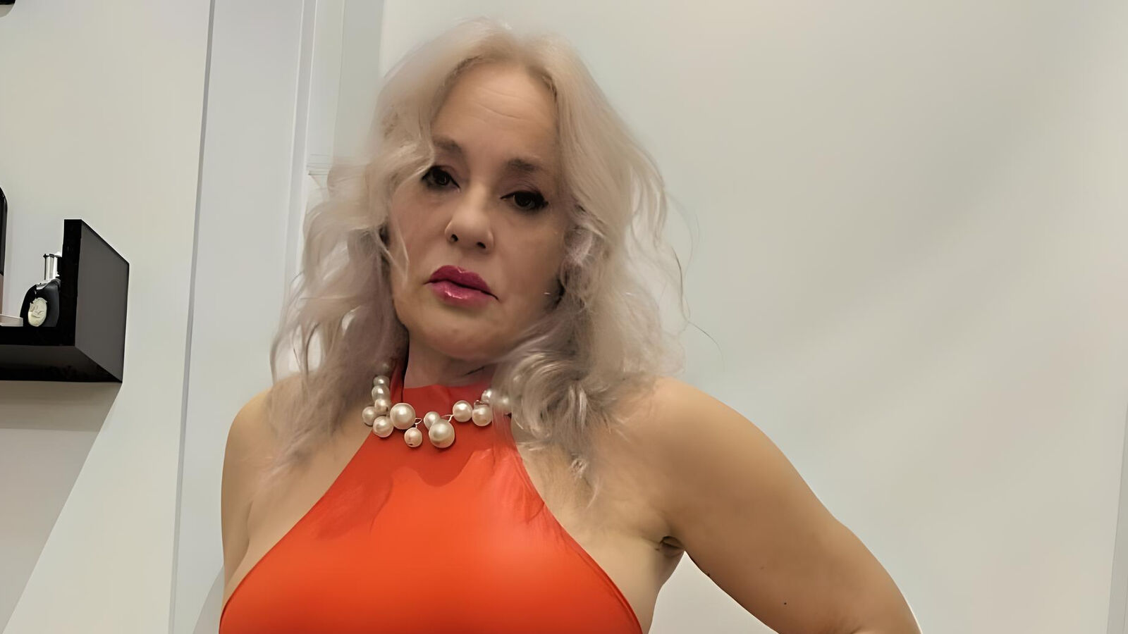 EmilyLoowe erotic portrait