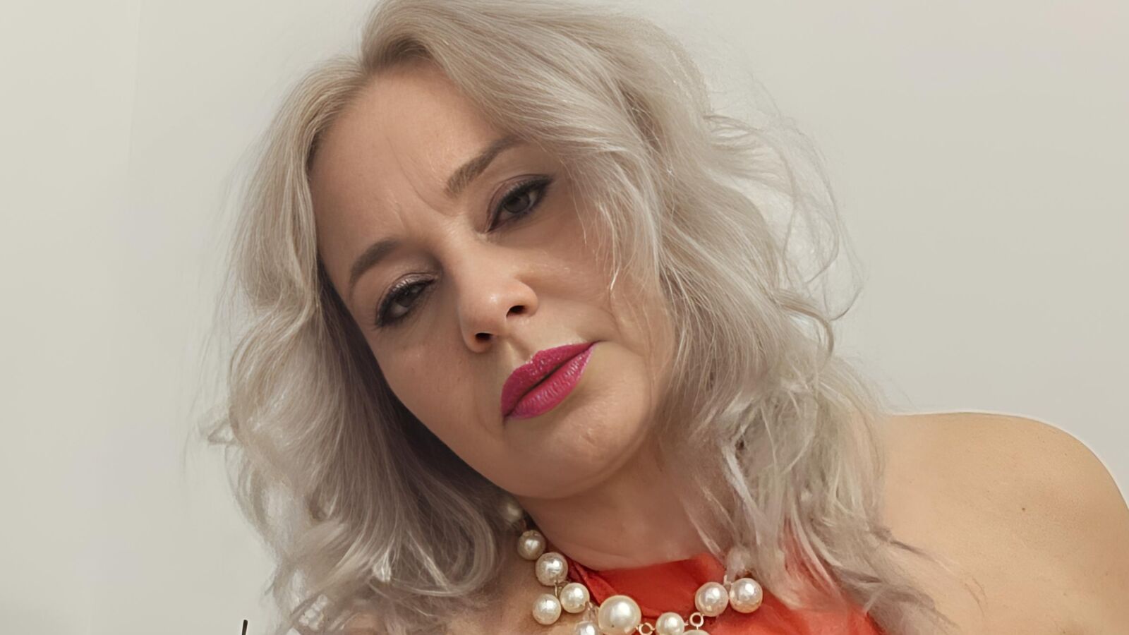 EmilyLoowe glamour portrait