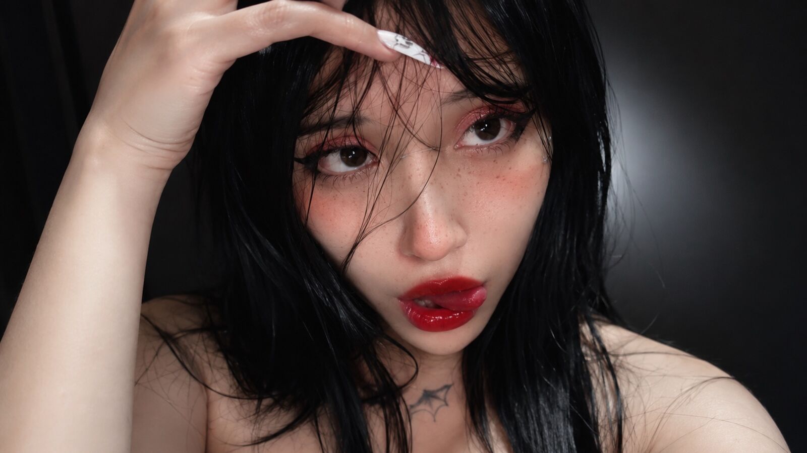VioletEdwards erotic portrait
