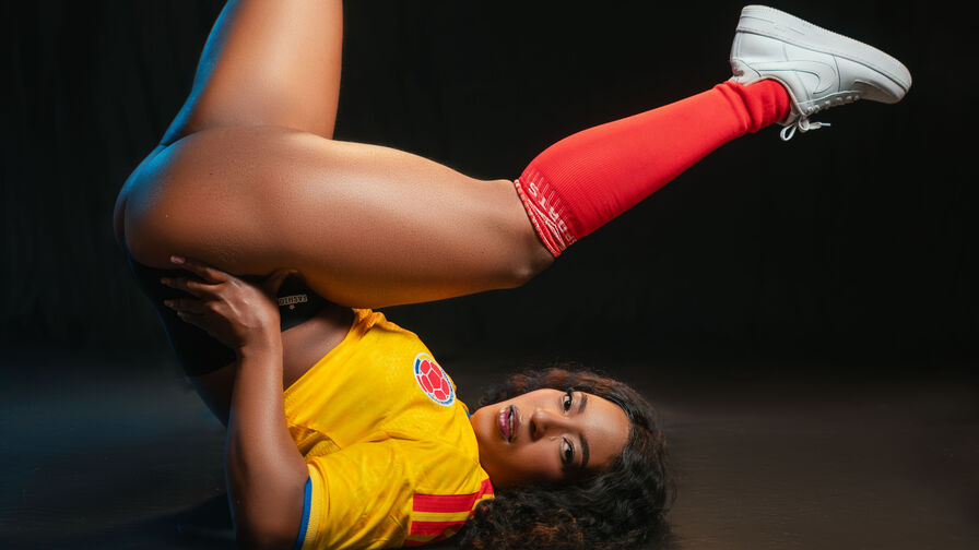 Watch MelanyDavish live on E-Chat