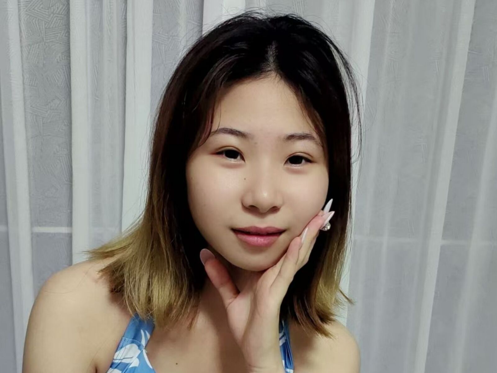 Live cam for AnnaYuTo