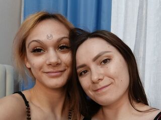 SilviaAndDarel Cam girl live