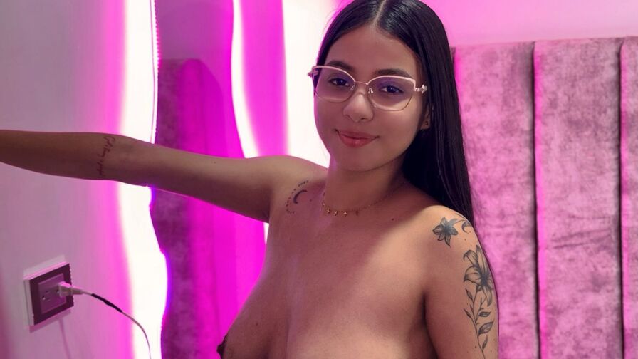View LorenSins Naked Private