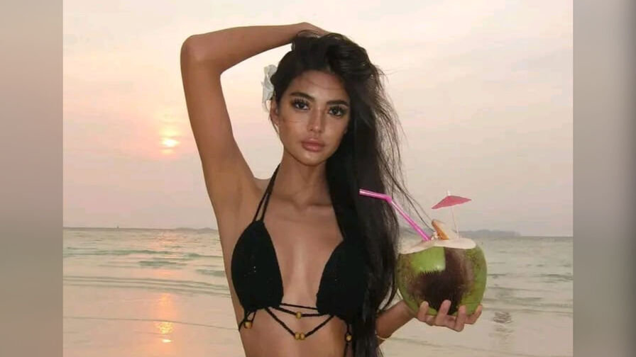 Chat with MaddieTan live on AsianCamModels.com