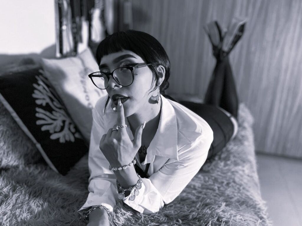 PandoraSpell erotic fetish cam image
