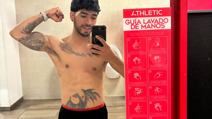 Watch SantiagoSoto live on Live Cams