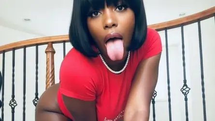 LacyPink's chat room