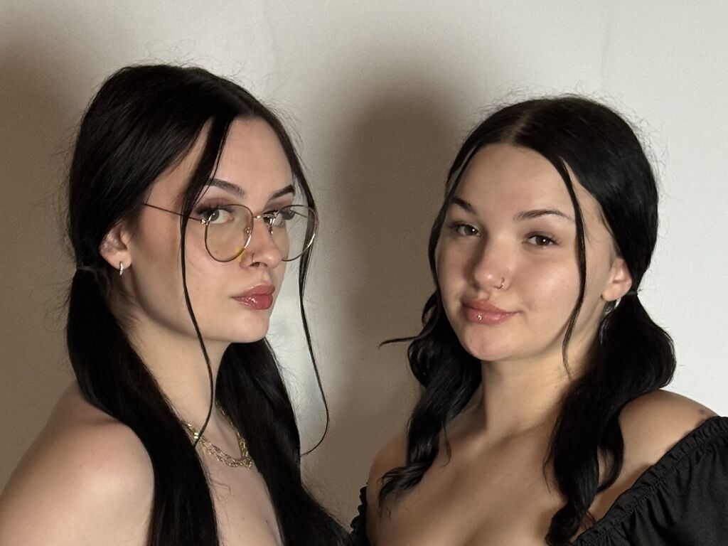 IrisAndLily LiveJasmin lesbian private chat image