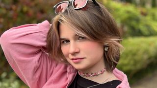 AliceAllard similar adult cam profile