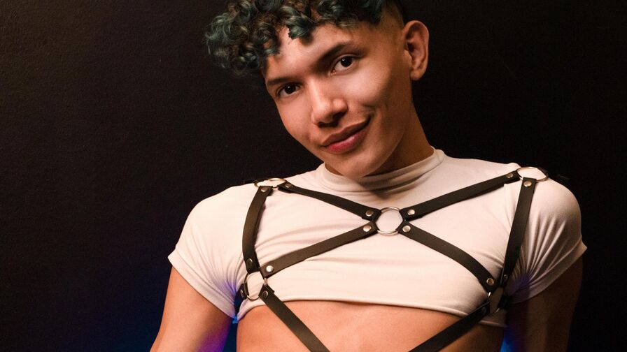 Watch LucasRya live on E-Chat