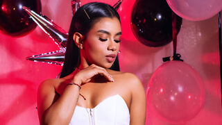 Free Nude MilyThomas