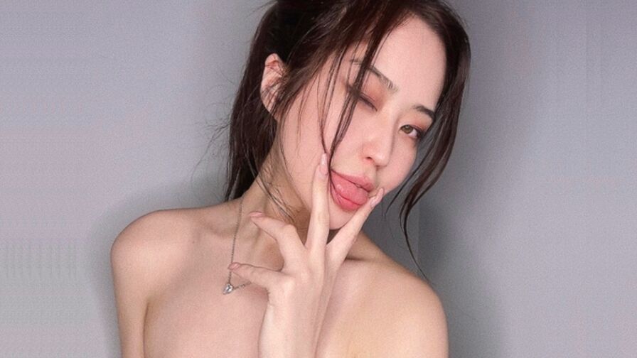 View KiyumiRen Naked Private