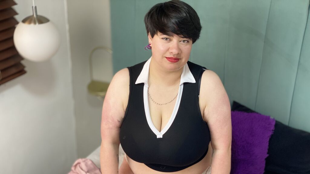 Watch AriaSeven live on cam at LiveJasmin