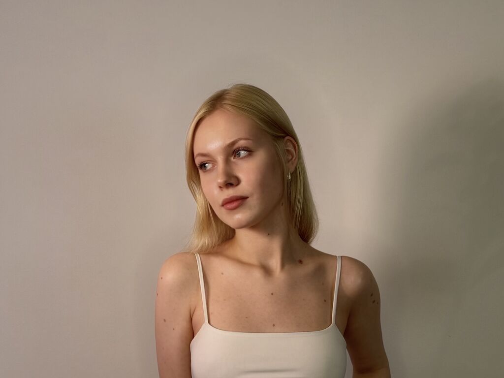 AishaNaeher LiveJasmin model
