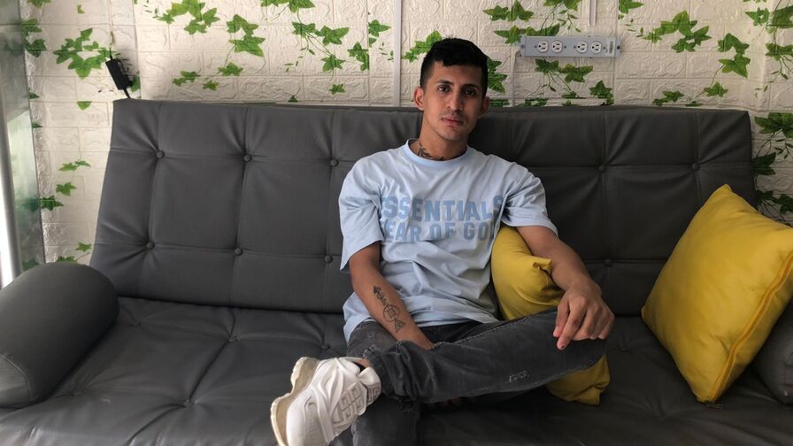 Watch SalvatreDelRey live on Live Cams