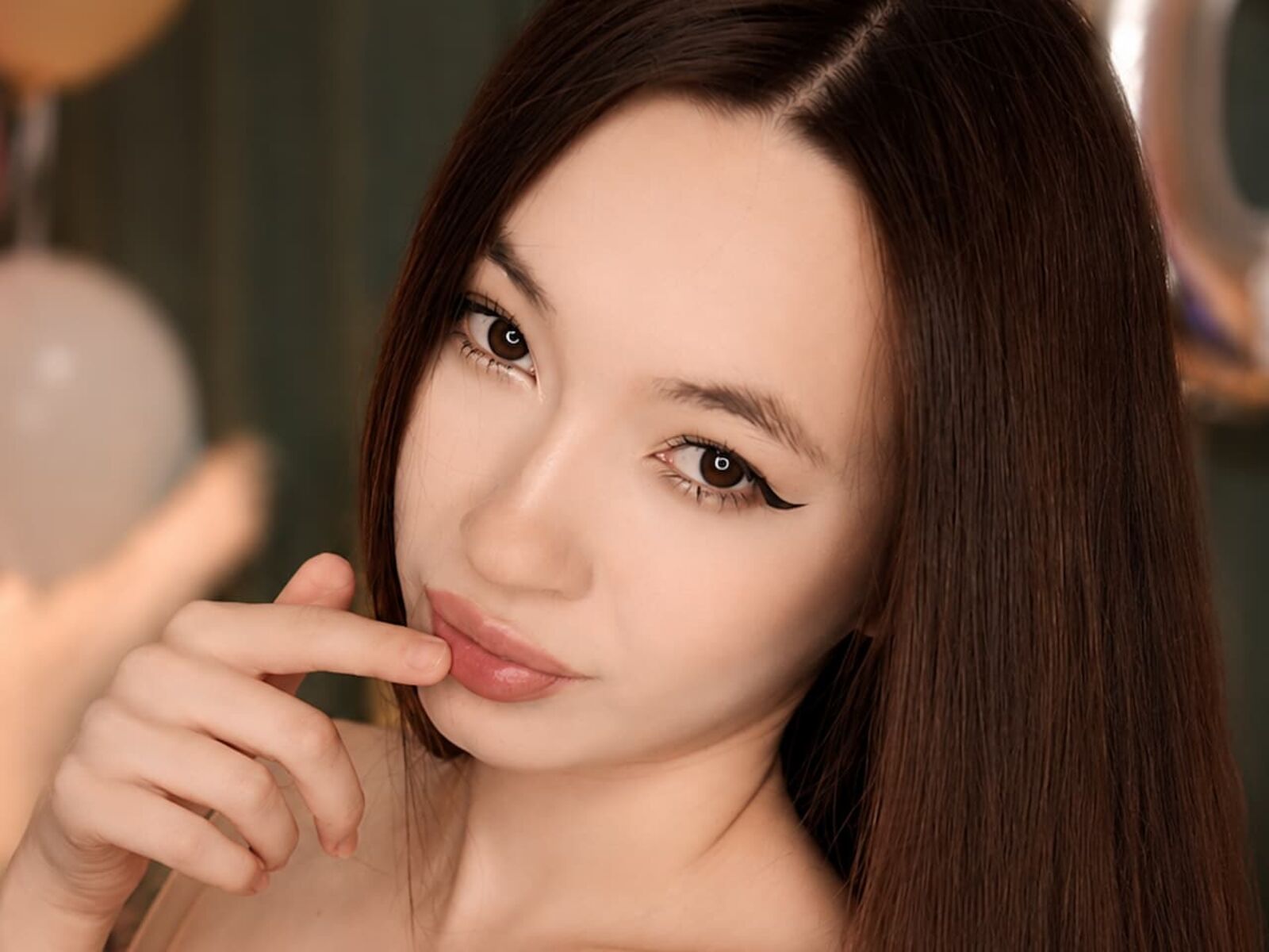 Live cam for MiyaBloom