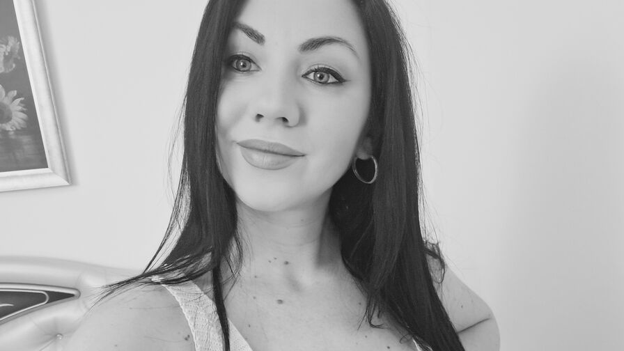 Chat with SabrinaLars live on AsianCamModels.com