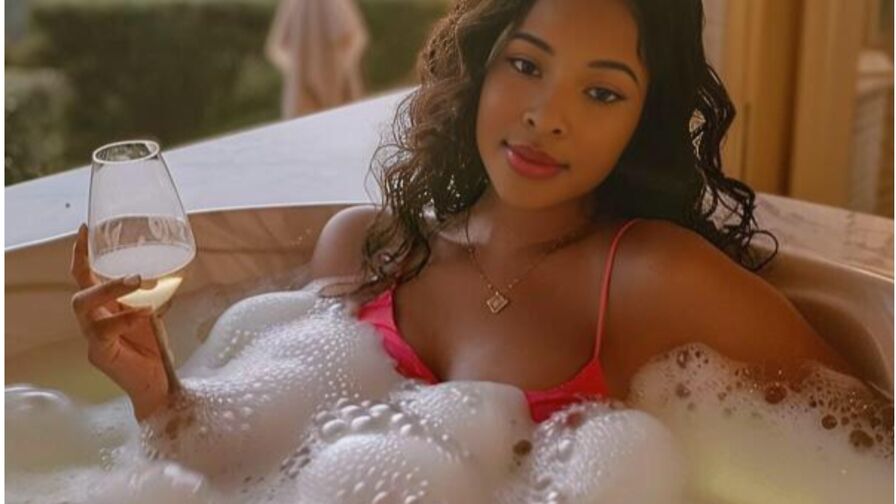 AmelyaMolano's live cam