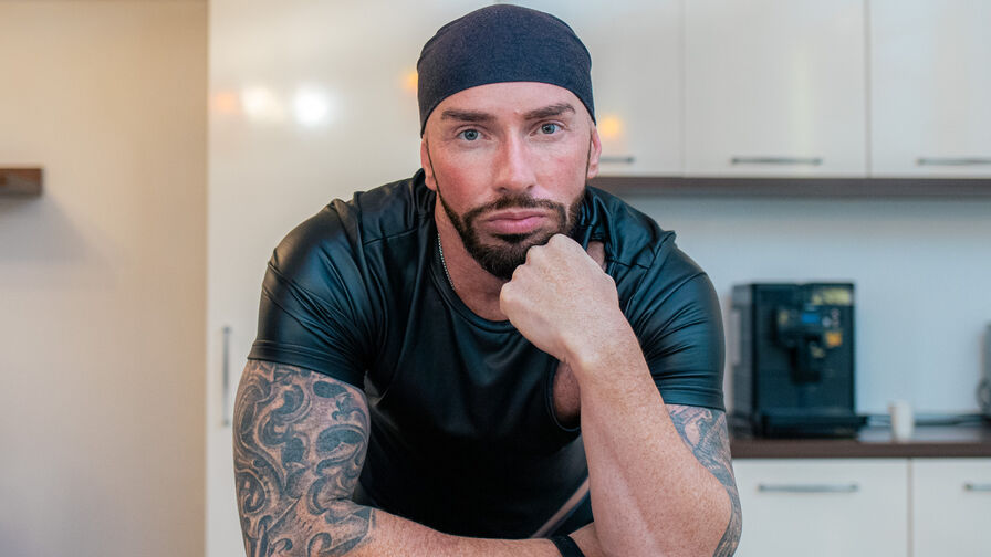 Watch AronGrant live on PORNOGIF