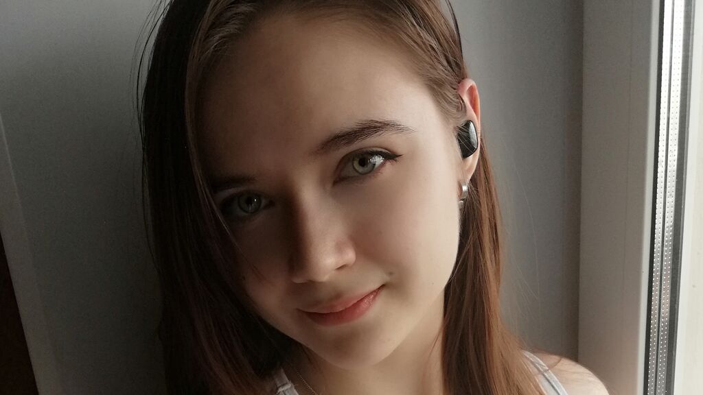 EmilieMollo live cam on LiveJasmin
