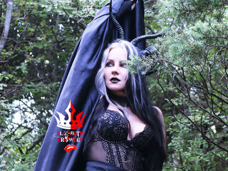 ElizabethCrowley is a webcam model from Russia age 34