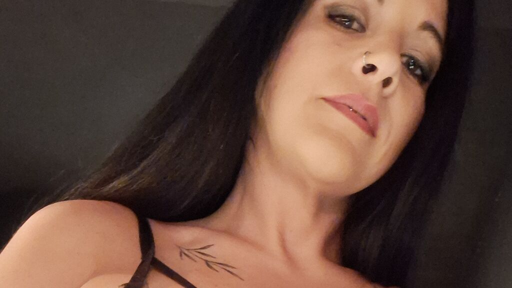 Watch  LudmylaPrivada live on LiveJasmin