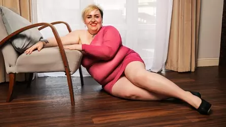 MonikaLawn's chat room