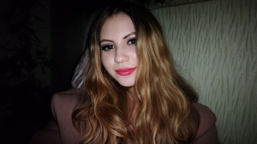 Watch LilitEverly live on E-Chat