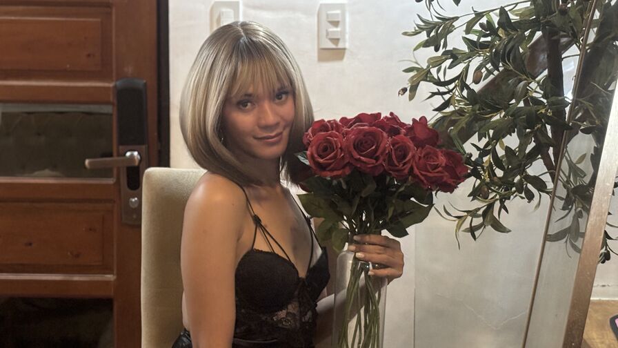 AlwinaMetina live cam model